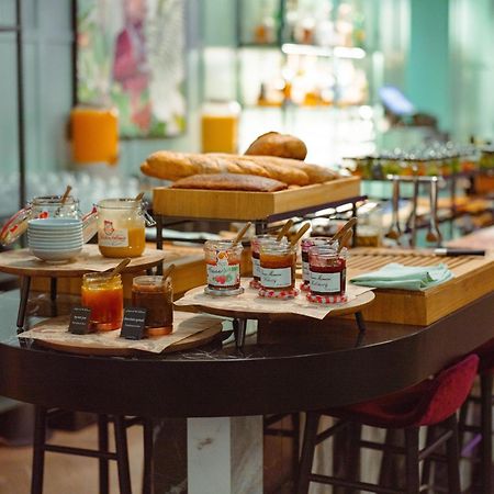 Falkensteiner Boutique Hotel Prága Kültér fotó A breakfast buffet at a hotel