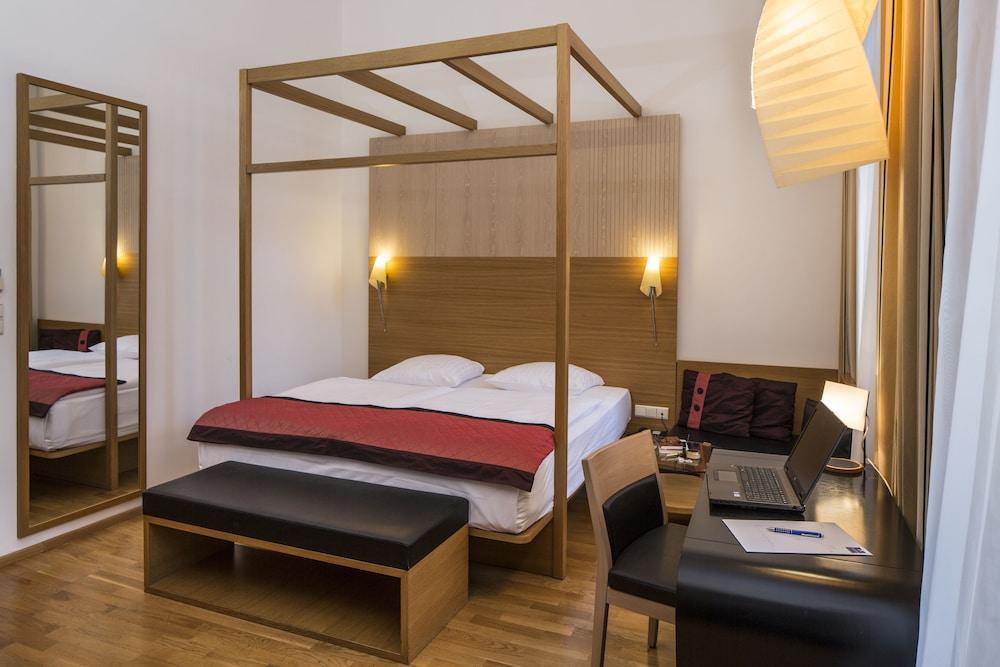 Falkensteiner Boutique Hotel Prága Kültér fotó A room at the hotel