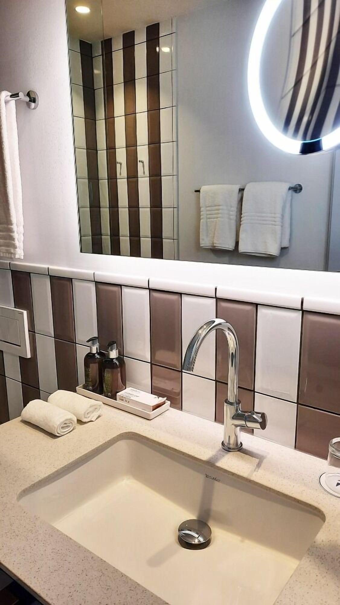 Falkensteiner Boutique Hotel Prága Kültér fotó Bathroom