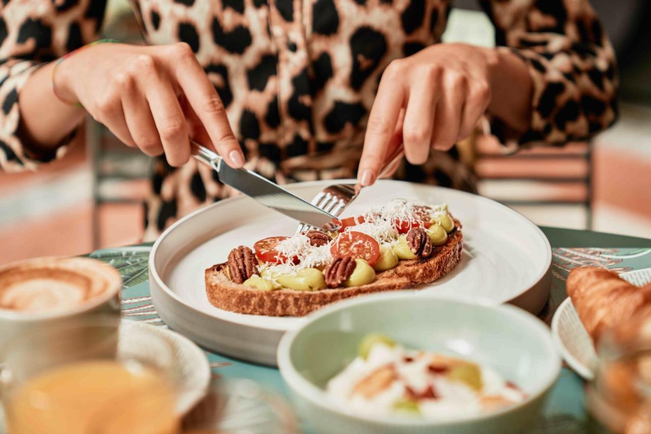 Falkensteiner Boutique Hotel Prága Kültér fotó Avocado on toast