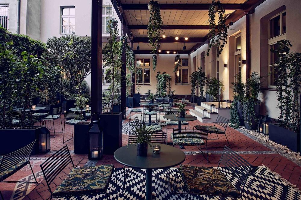 Falkensteiner Boutique Hotel Prága Kültér fotó The courtyard of the hotel