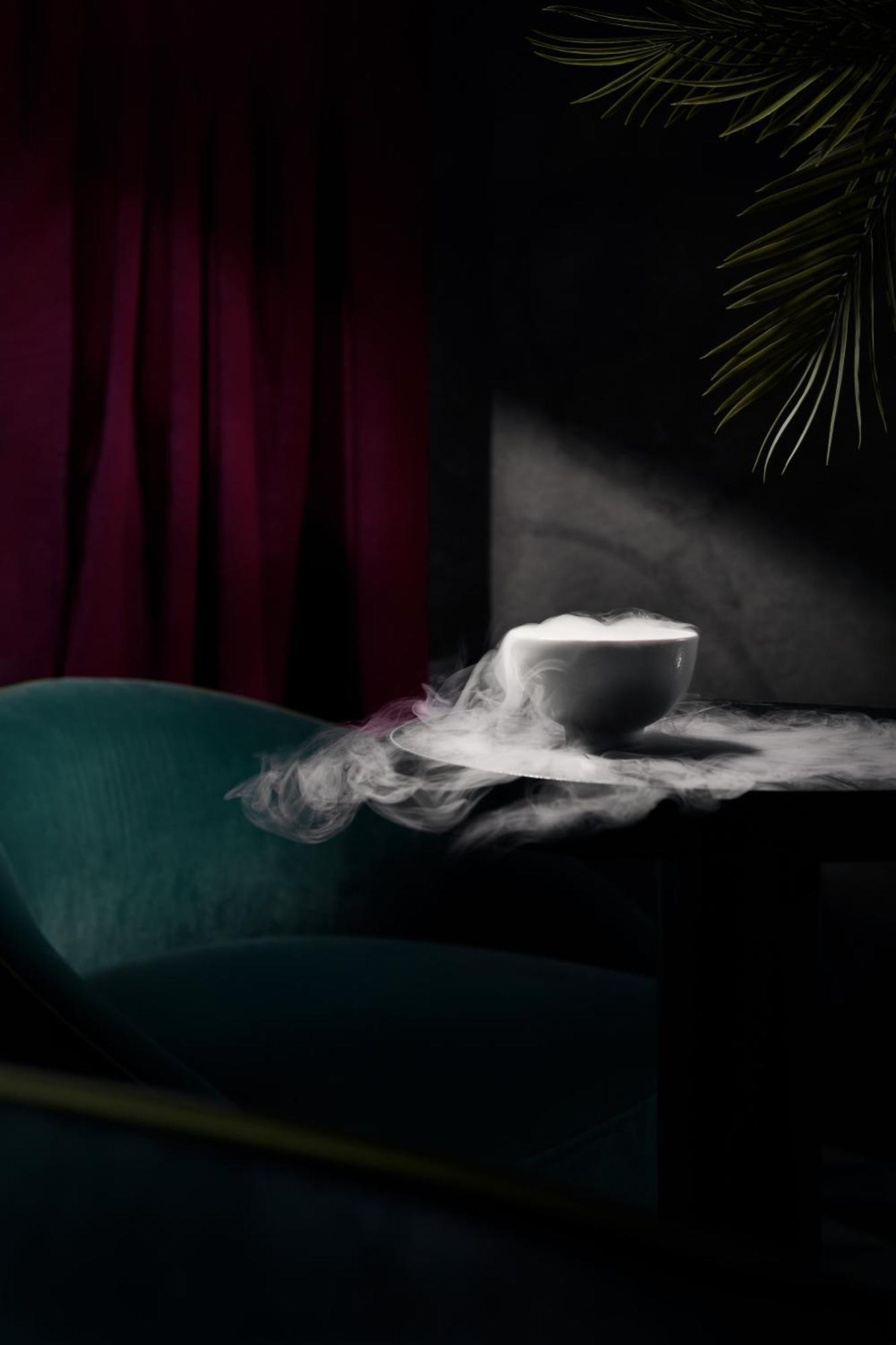 Falkensteiner Boutique Hotel Prága Kültér fotó Dry ice in a bowl